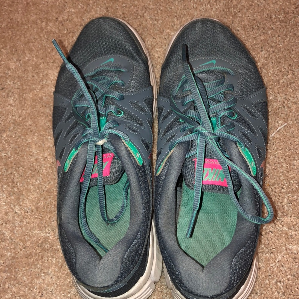 Nike gym shoes size 8